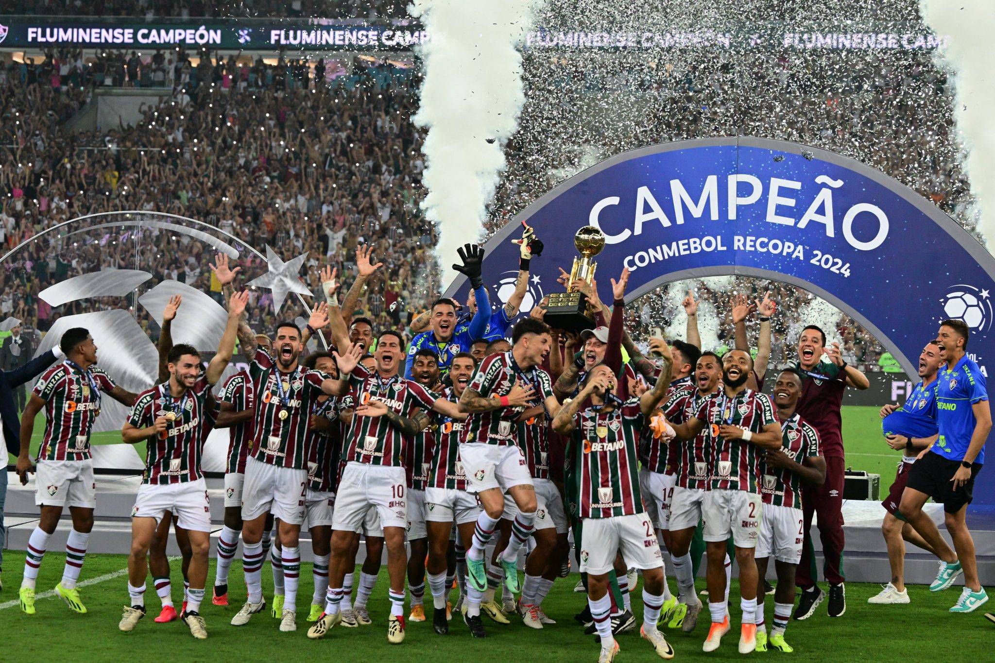 Fluminense Se Queda Con La Conmebol Recopa Conmebol