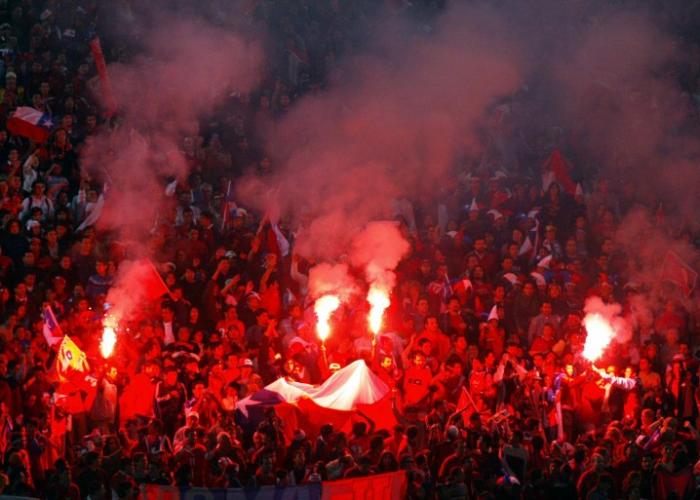 Fogos-de-artifício Sobre O Estádio De Futebol Como O Jogo Final Da