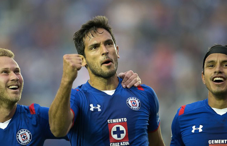 Cruz Azul encerra negociação com Málaga e contrata Roque Santa Cruz