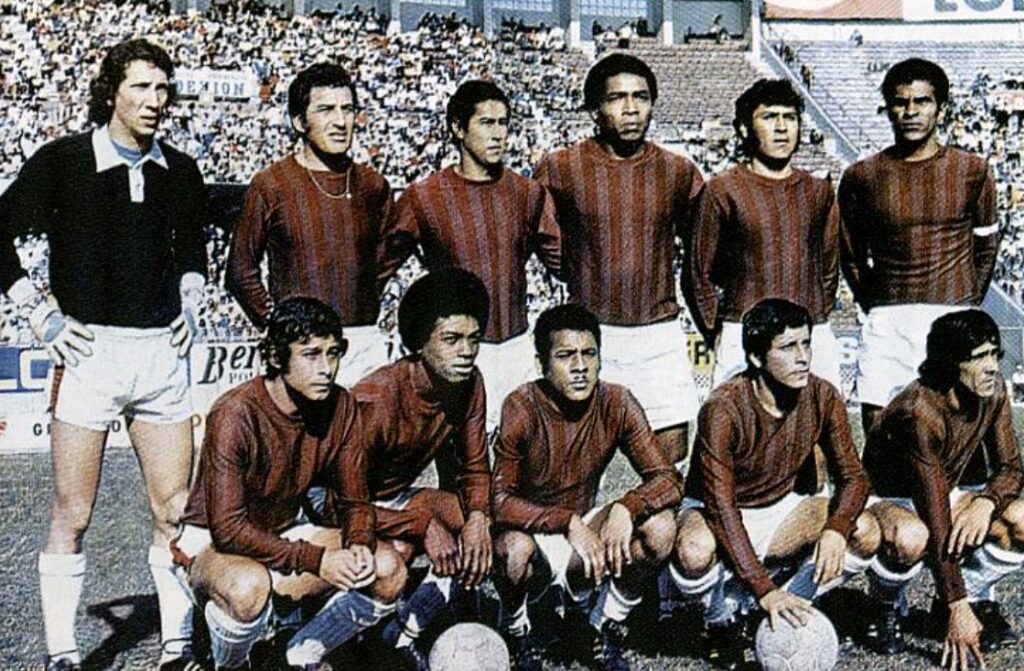 1974 Defensor Lima. Solamente jugó una Copa Libertadores, la de 1974 ...