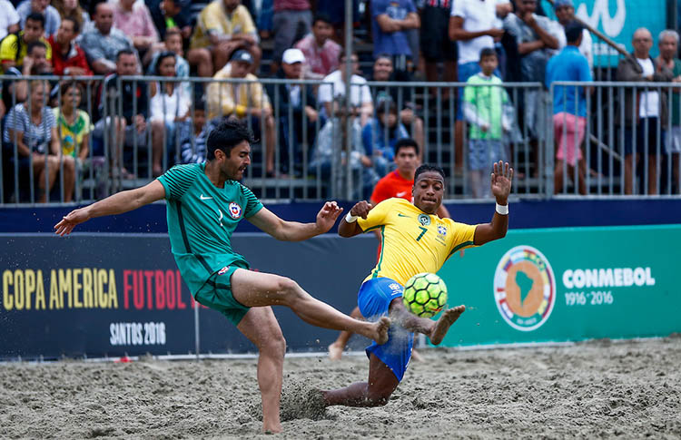 Brasil y Paraguay lideran el Sudamericano de fútbol playa, tras