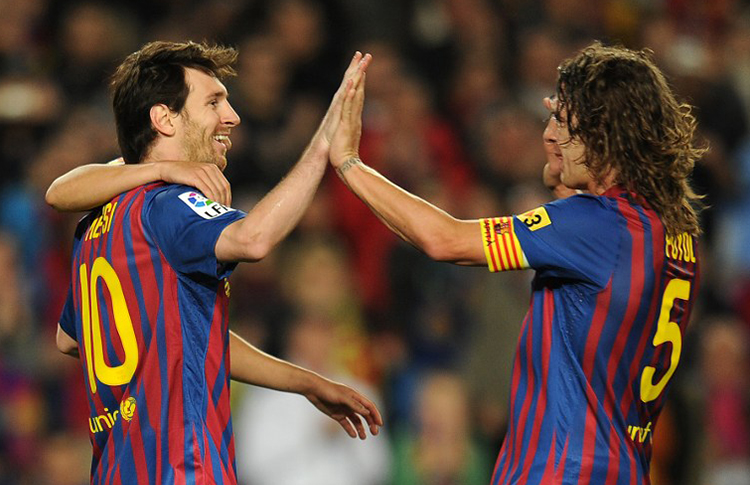 Esse é o jogador mais honesto do mundo! #carlespuyol #Barcelona #Messi