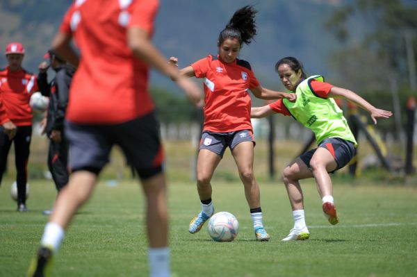 Futebol Feminino : Jogo Amigável De Futebol Itália Vs Colombia