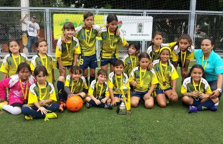 El Club Deportivo Formas Íntimas, una apuesta a la sociedad y al fútbol  femenino - CONMEBOL