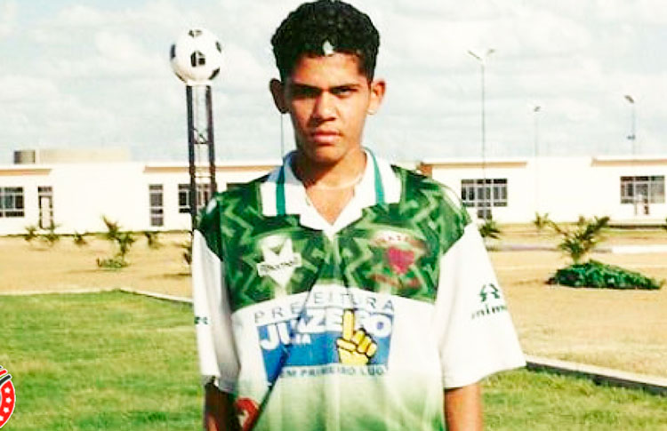 Dani Alves, el chico que creyó en grande - CONMEBOL