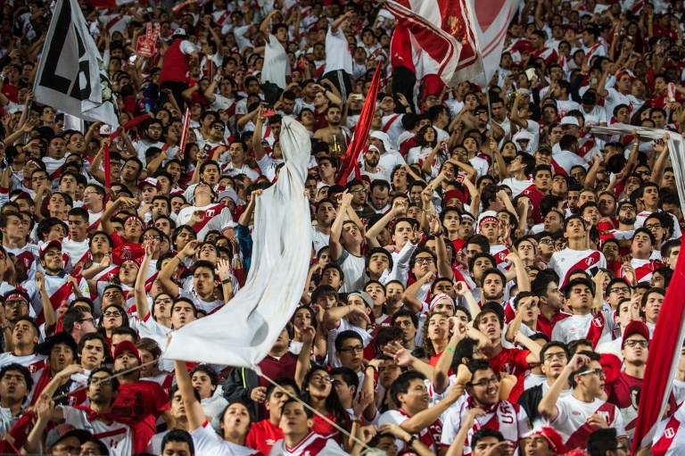 Las Locuras De Los Hinchas Peruanos Para Poder Viajar A Rusia Conmebol