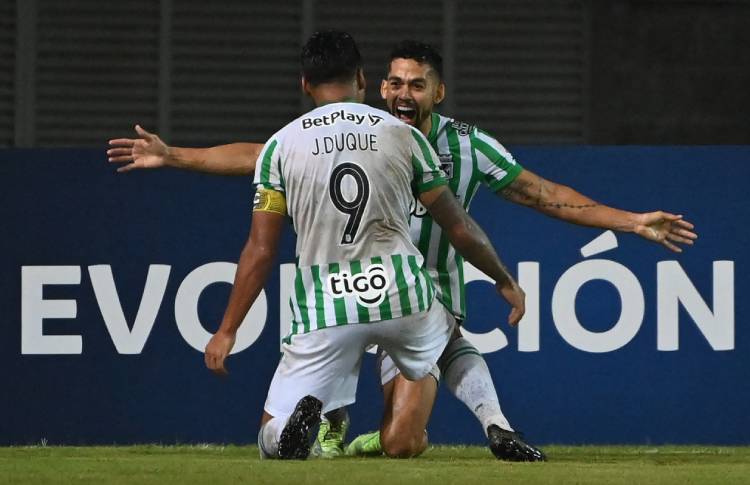 Nacional e Atlético Nacional empatam em jogo de oito gols na Libertadores, libertadores