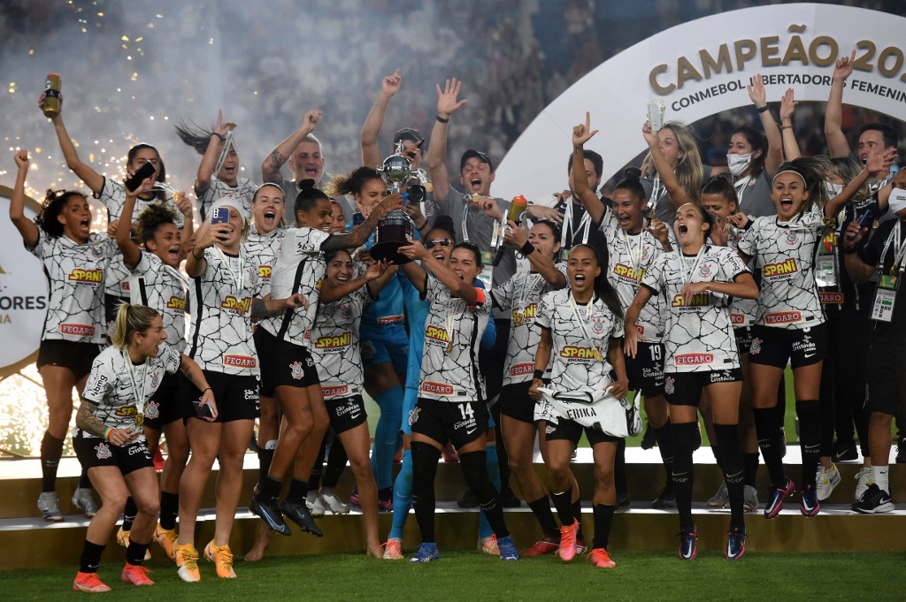 Qual era o time do Corinthians no último jogo pela Libertadores?