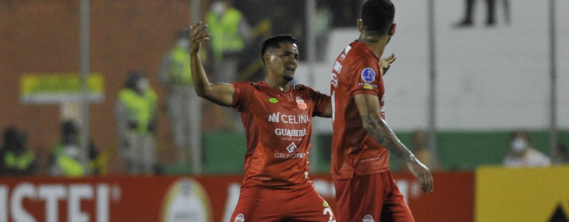 Com gol no fim, Santa Cruz perde na ida para o Independiente Medellín