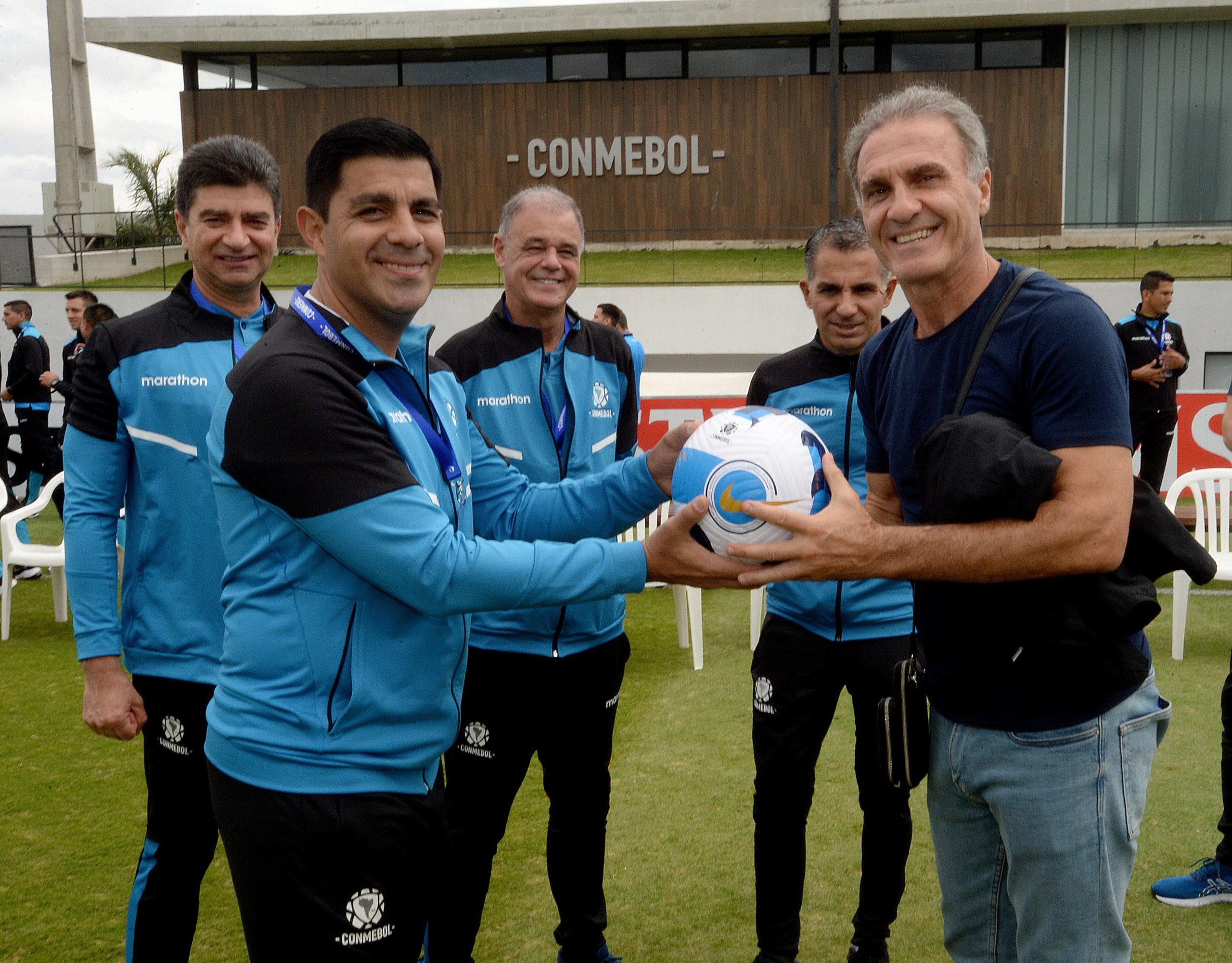 Árbitros talentos: cuáles son los uruguayos que Conmebol capacitó para  internacionales