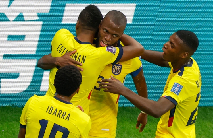 Valencia, atacante do Equador, marca primeiro gol da Copa do Mundo