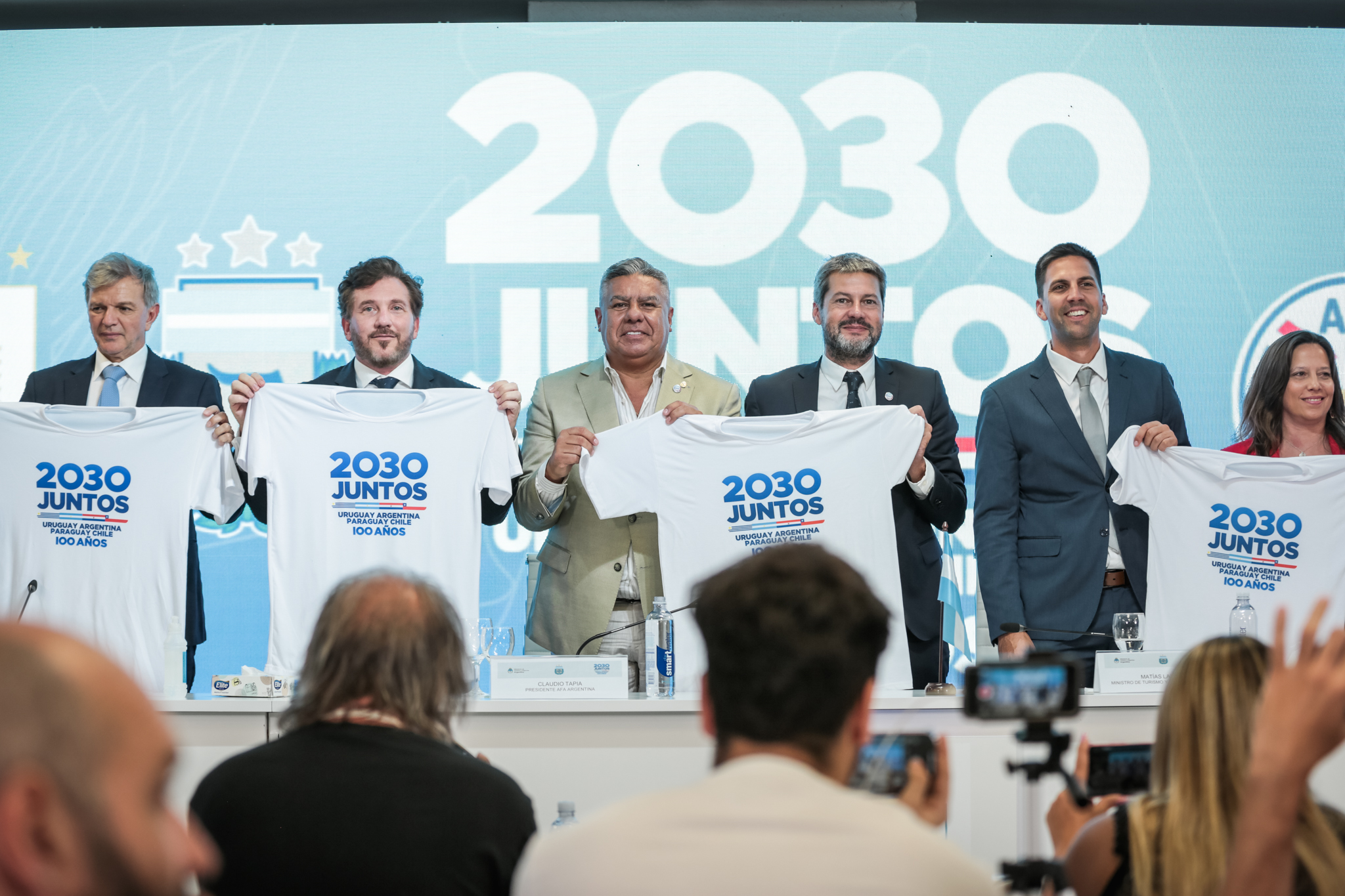 Três países apresentam candidatura para sediar Copa do Mundo 2030