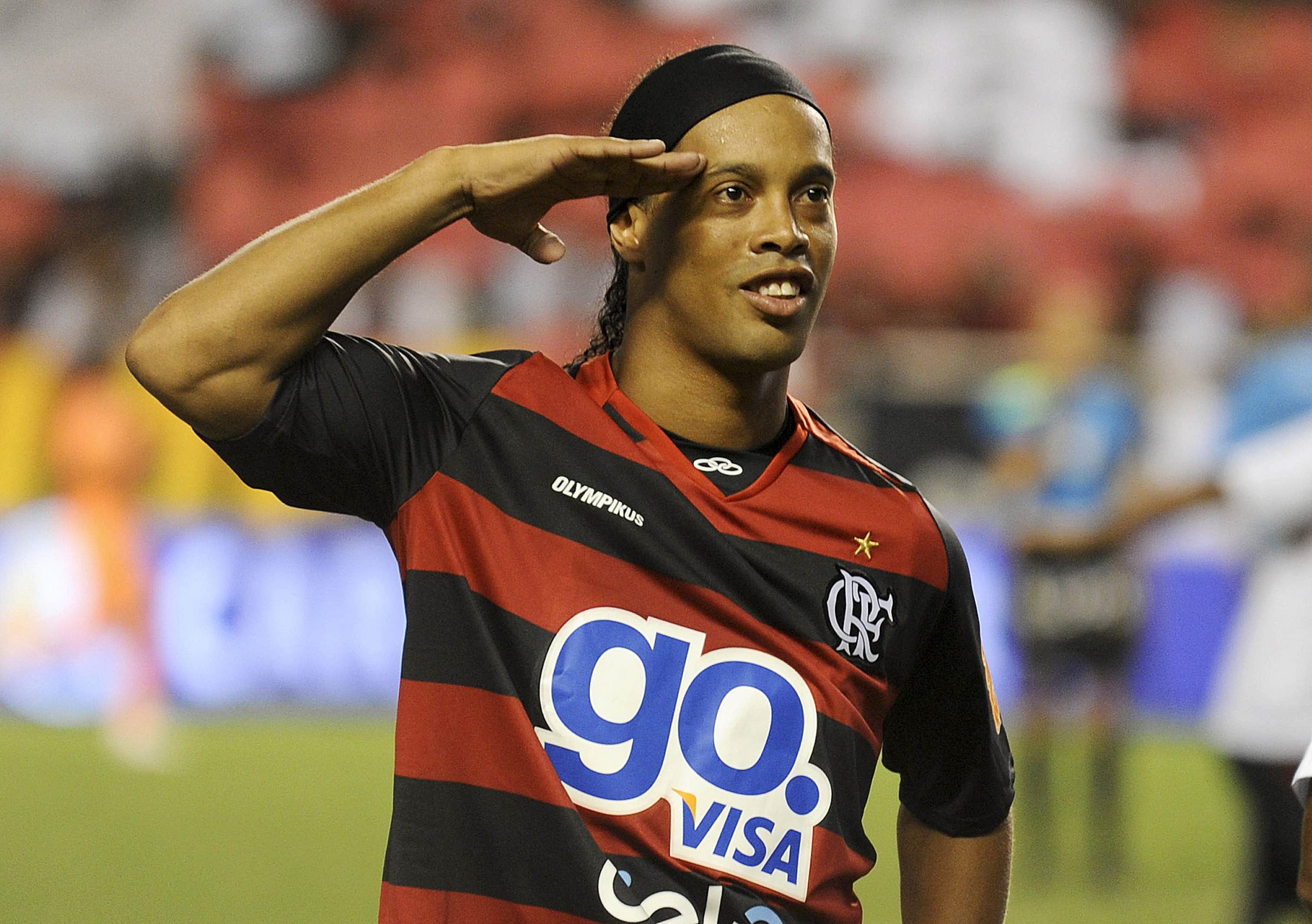 15 JOGADAS LENDÁRIAS DE RONALDINHO GAÚCHO 