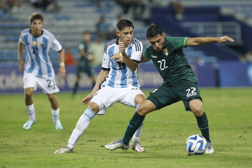 Uruguay suma tres partidos sin ganar tras igualar en Venezuela