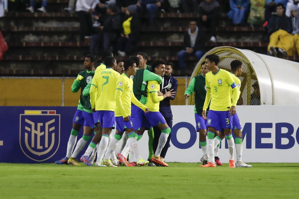 É CAMPEÃO! 🇧🇷 A @CBF_Futebol conquistou o título da CONMEBOL #Sub17 pela  1️⃣3️⃣ª vez. O próximo desafio será o mundial da categoria pela #…