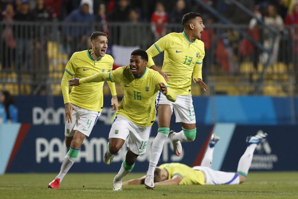 Brasil marca no fim e vence EUA na estreia no futebol masculino nos Jogos  Pan-Americanos
