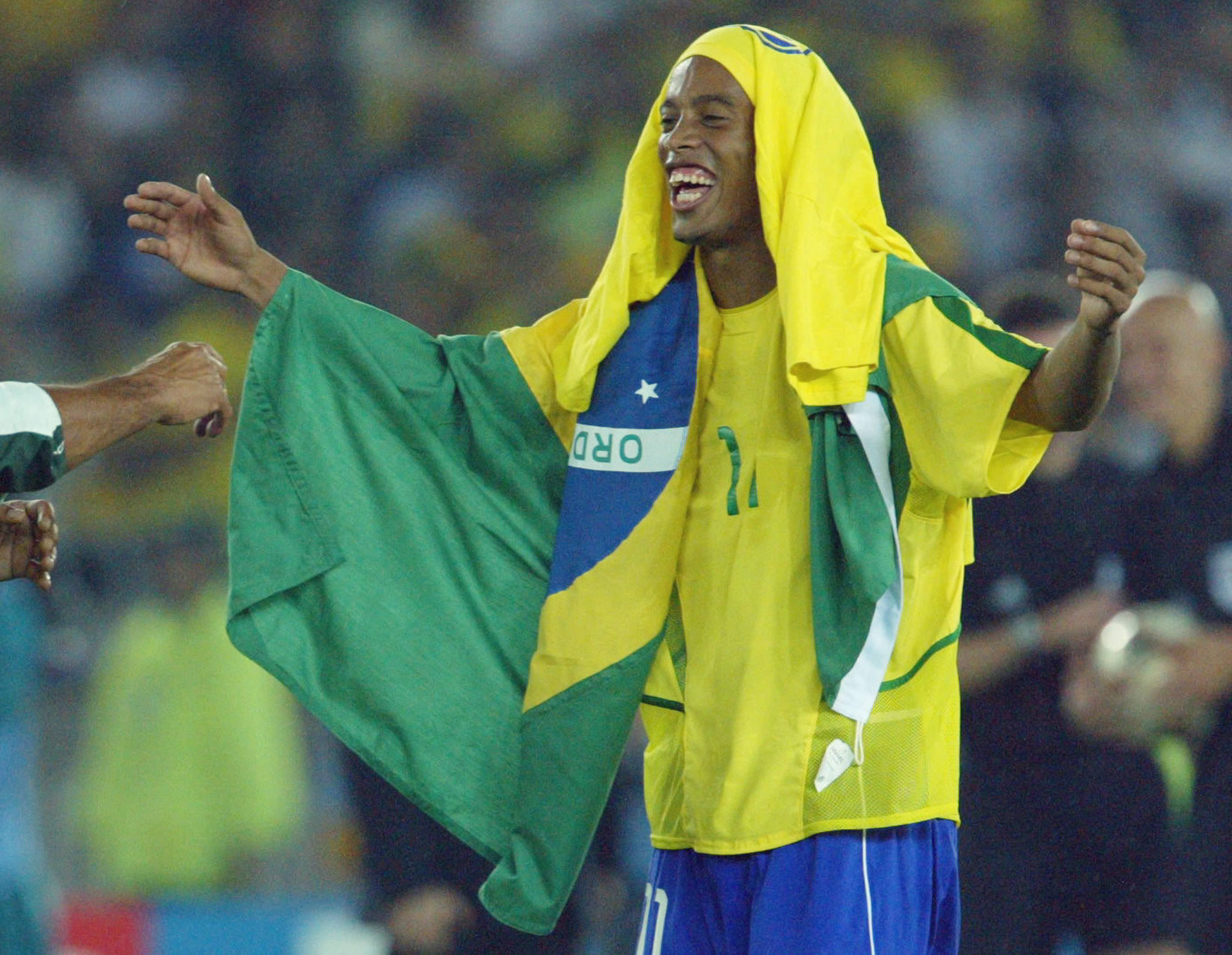 Ronaldinho Ga cho Sorriso Marcante E Espetacular Habilidade Com A Bola 